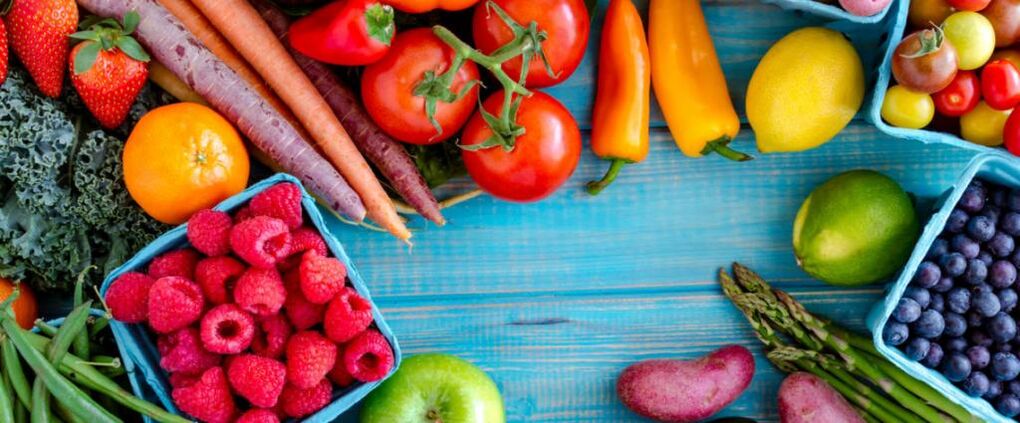 Menu diet protein harus termasuk sayur-sayuran, buah-buahan dan beri. 